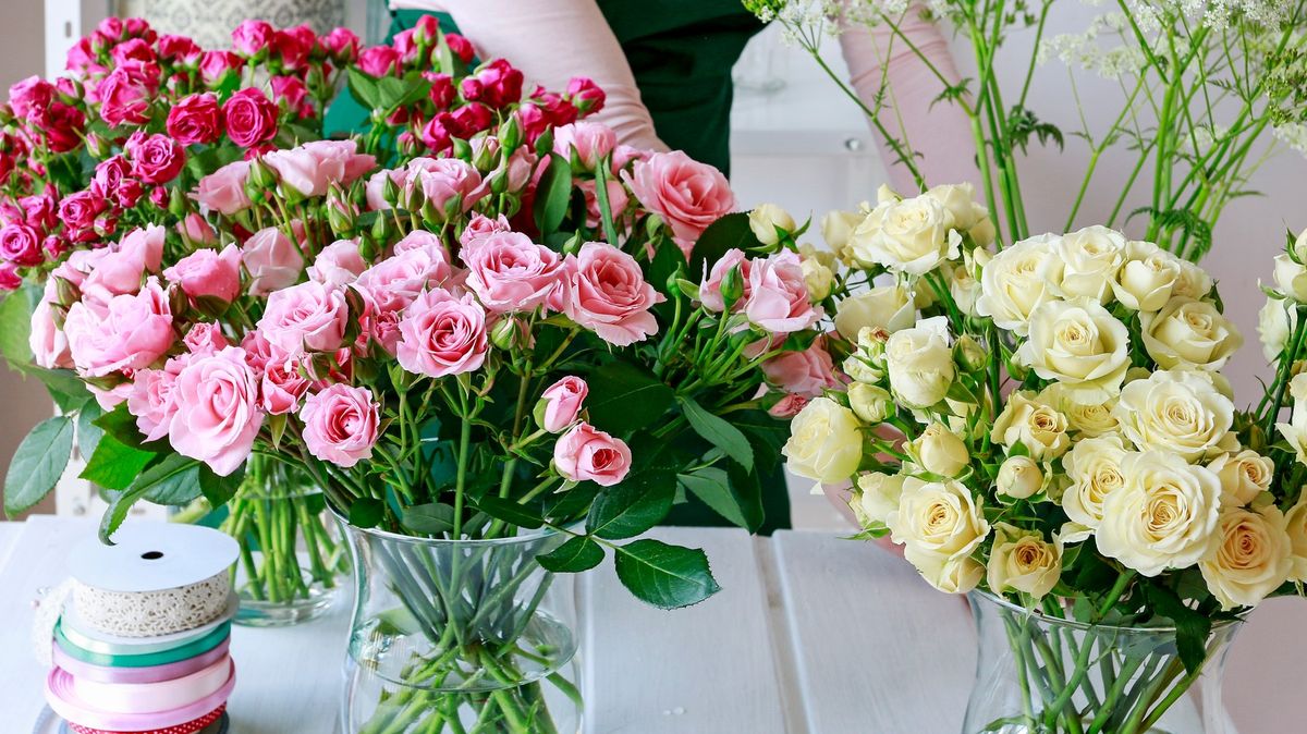 Síť obchodů: Obhajoba otevřených květinářství kvůli pietě je lichá